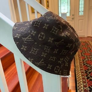 Louis Vuitton LV monogram  logo UNISEX soft bucket hat.